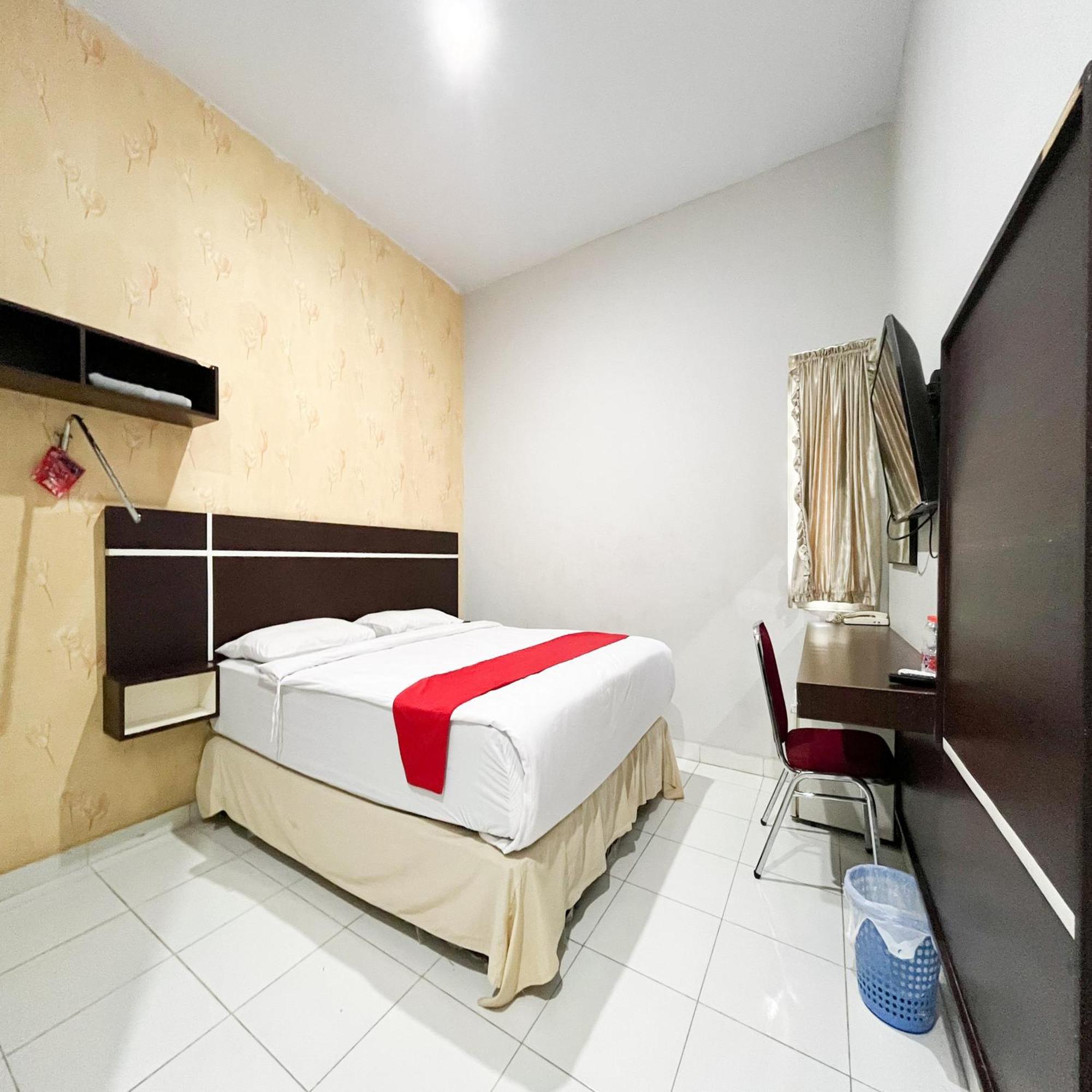 Reddoorz At Lucky Inn Panakukkang Makassar Esterno foto