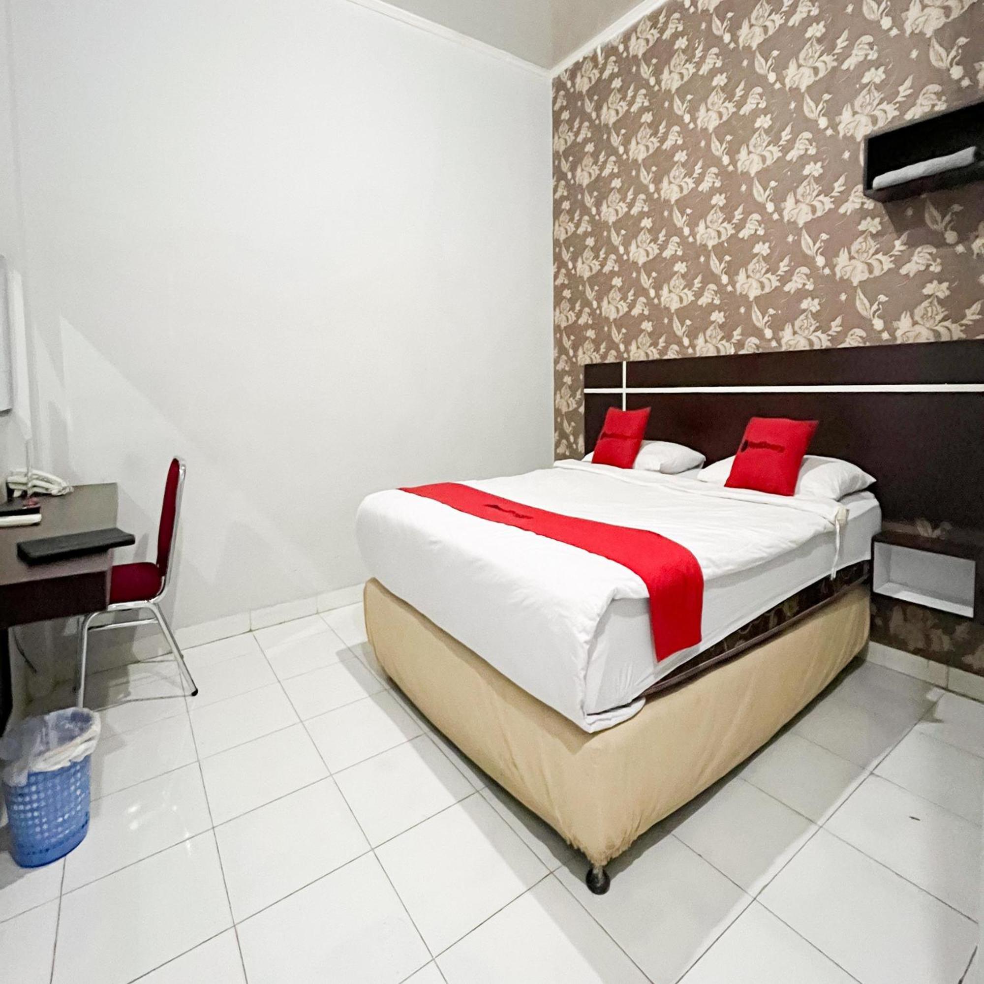 Reddoorz At Lucky Inn Panakukkang Makassar Esterno foto