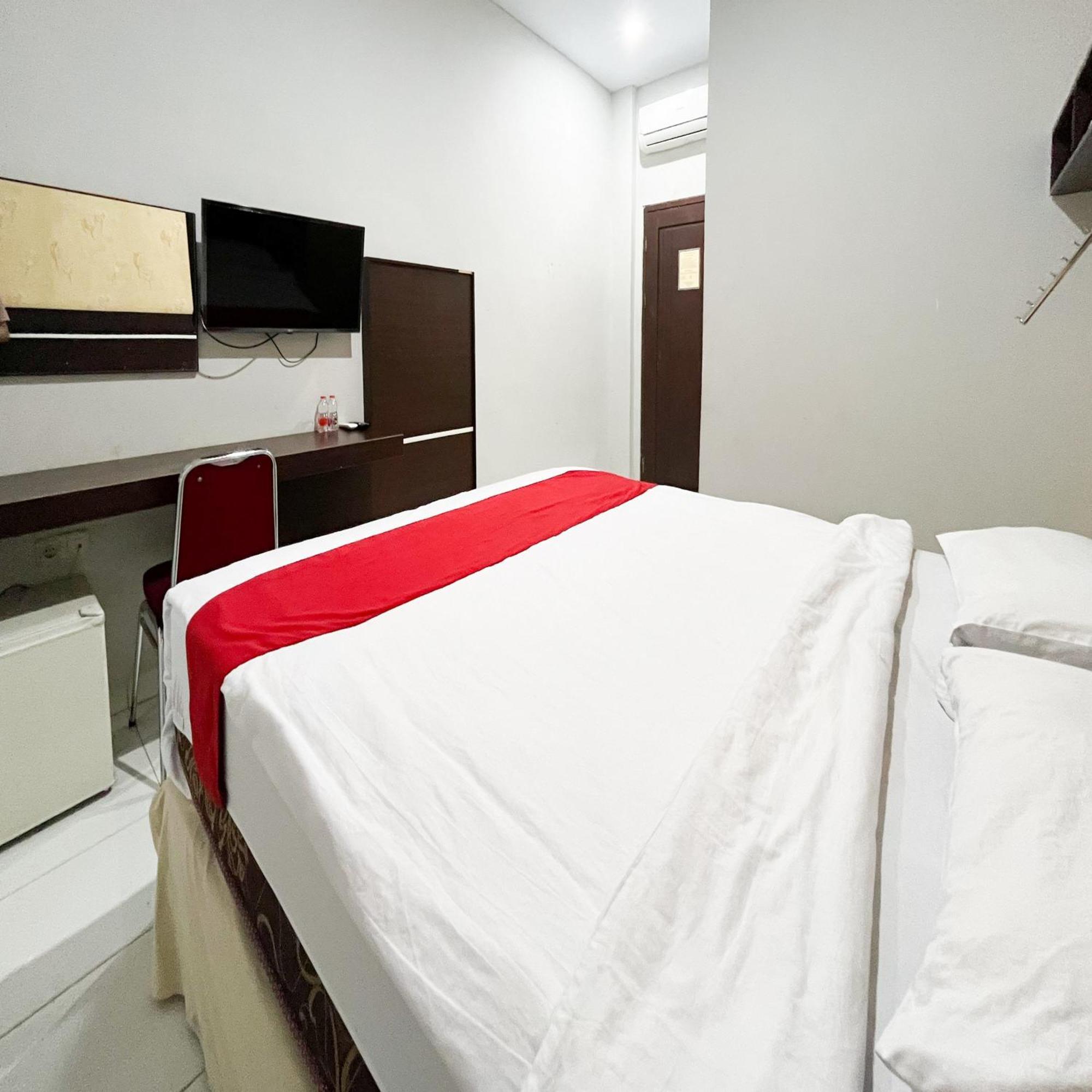 Reddoorz At Lucky Inn Panakukkang Makassar Esterno foto