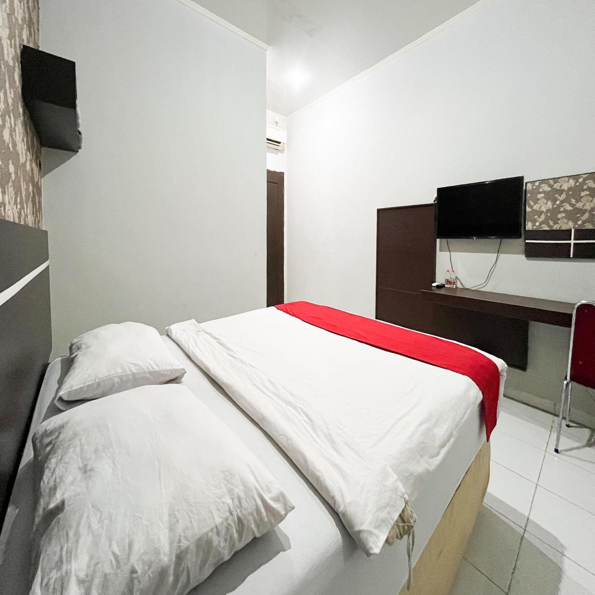 Reddoorz At Lucky Inn Panakukkang Makassar Esterno foto